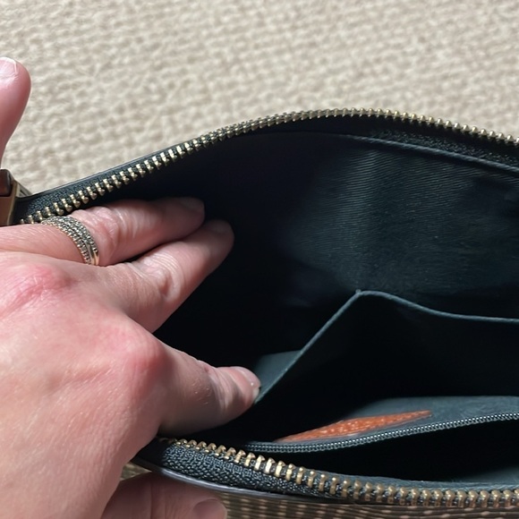 Fossil black and white Fiona shoulder bag with multiple pockets - Picture 8 of 15